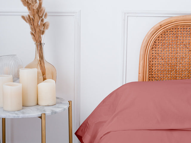 Dejorine - Taie de traversin en Percale de Coton - Teinte Grenat d'antan - Couleur Rose Rouge Foncé