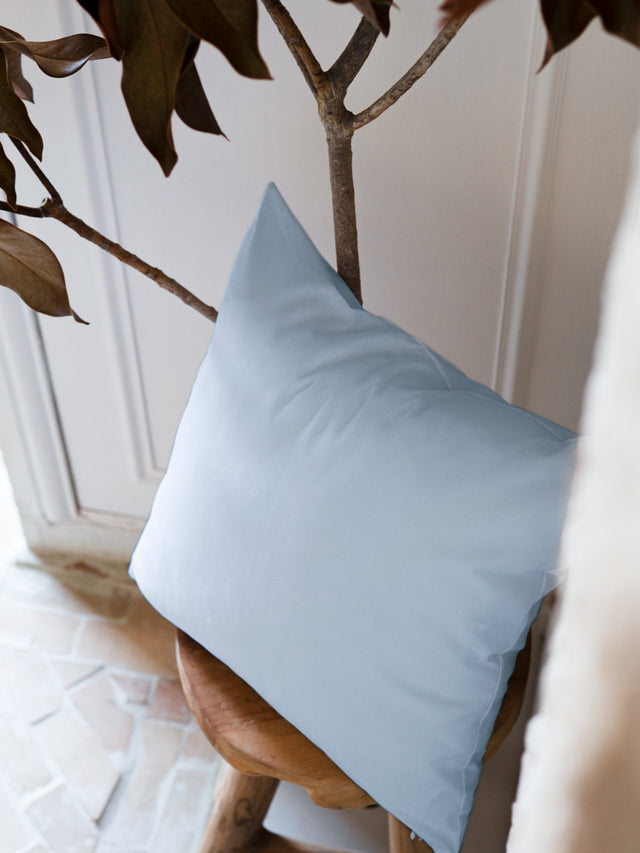 Dejorine - Housse de coussin en Coton - Teinte Ciel d'opale - Couleur Bleu Ciel Clair
