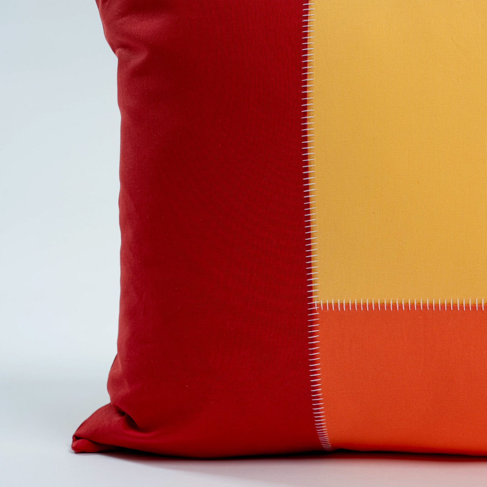 Dejorine - Housse de coussin en Coton - Couleur Rouge, Orange et Jaune avec finition flatlock