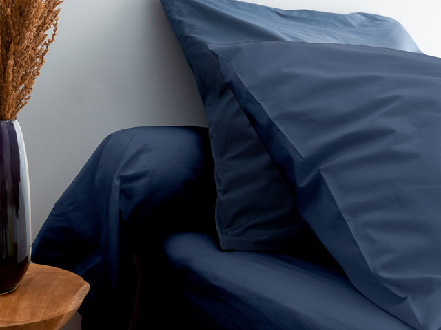 Dejorine - Taie d'oreiller en Percale de Coton - Teinte Ombre de saphir - Couleur Bleu Foncé Denim