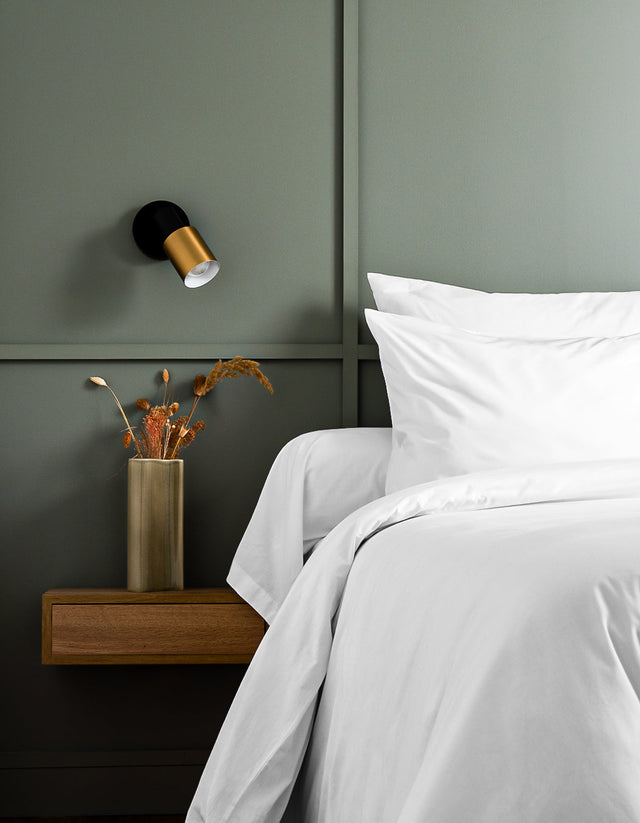 Parure de lit avec taies d'oreiller, drap housse et housse de couette en percale de coton blanc - Made in France - Dejorine