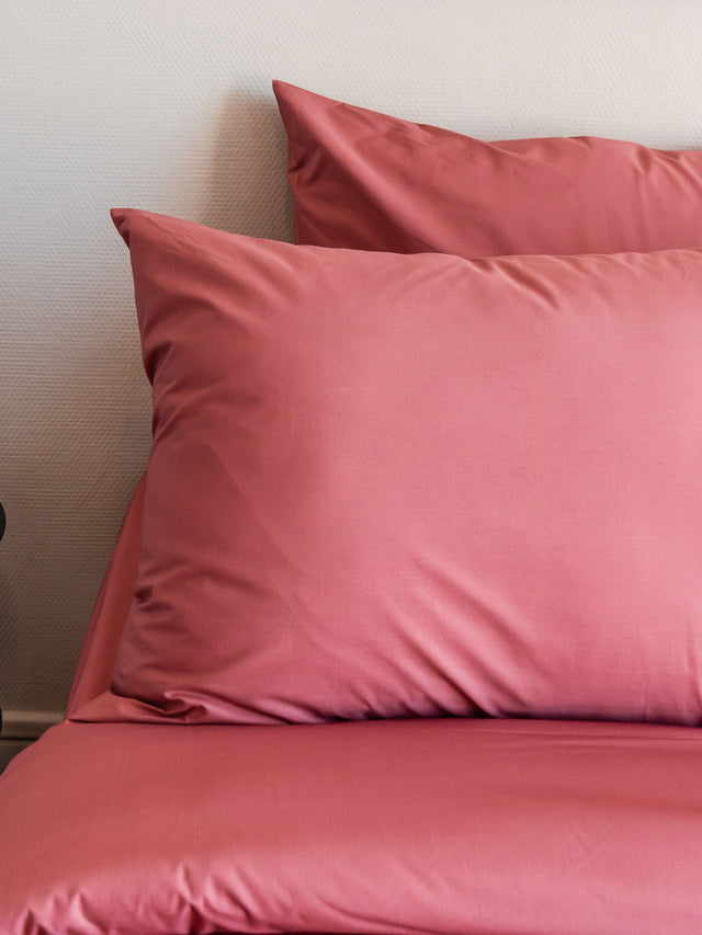 Dejorine - Taie d'oreiller en Percale de Coton - Teinte Grenat d'antan - Couleur Rose Rouge Foncé